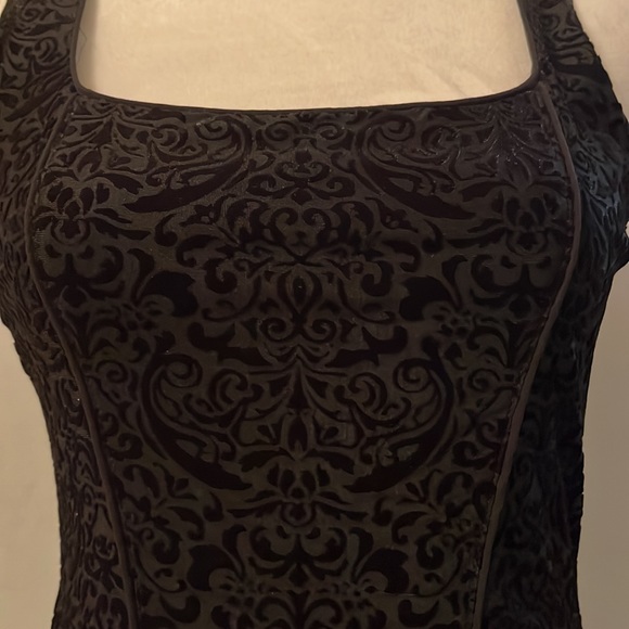 Vintage white house top - Picture 2 of 4